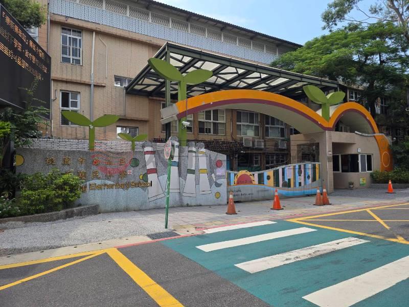 龜山山頂國小好停車壹樓,桃園市龜山區頂興路